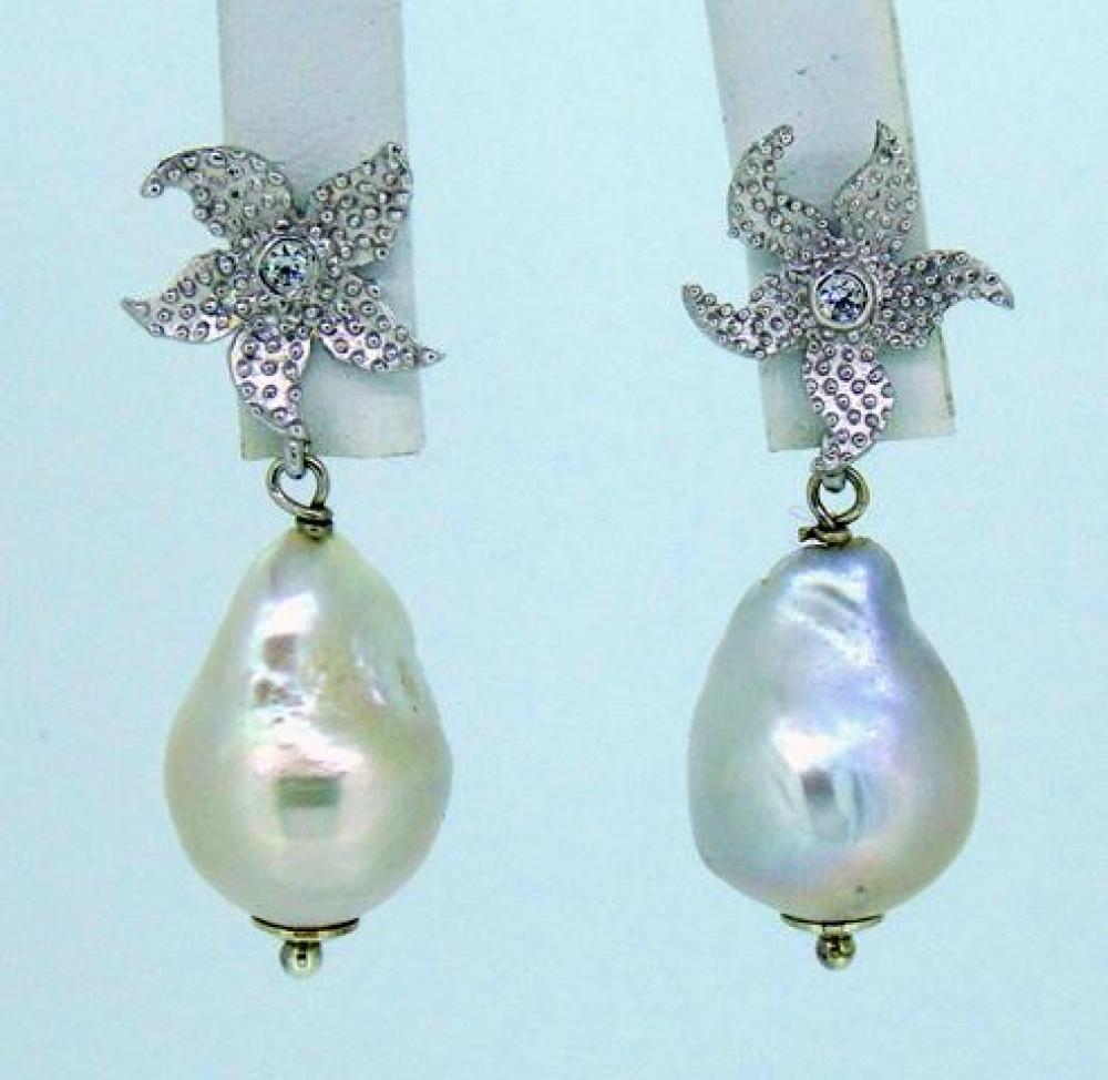 Orecchini perle barocche con fiore in argento cod.3087
